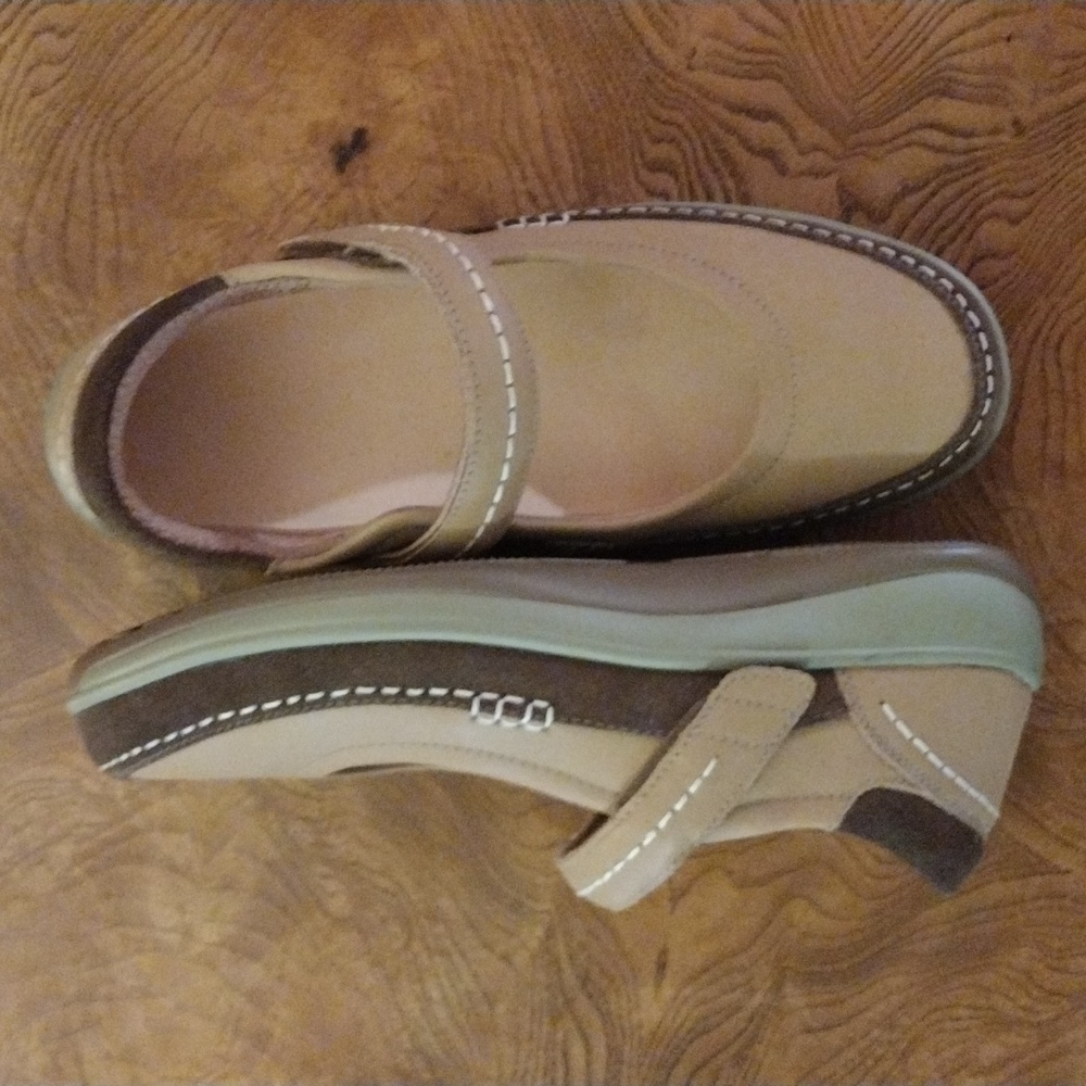 Shoes - Picture 4 of 4